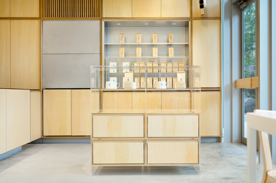 Schemata Architects, Blue Bottle Coffee Roppongi Cafè, Tokyo, 2016
