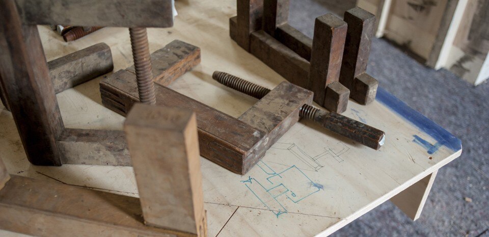 Martino Gamper,  “Old Furniture, New Faces”, Chapelle Saint-Louis des Gobelins, Parigi