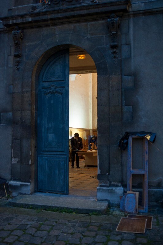 Martino Gamper,  “Old Furniture, New Faces”, Chapelle Saint-Louis des Gobelins, Parigi