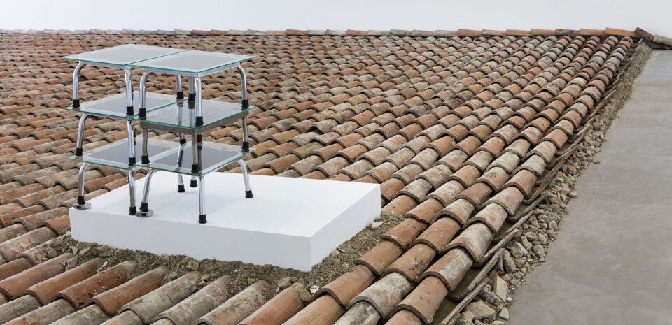 Reinhard Mucha. Schneller werden ohne Zeitverlust, veduta dell'installazione alla Galleria Lia Rumma, Milano, 2016. Courtesy Galleria Lia Rumma Milano/Napoli