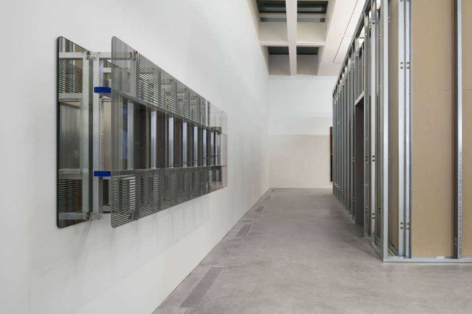 Reinhard Mucha. "Schneller werden ohne Zeitverlust", veduta dell'installazione alla Galleria Lia Rumma, Milano, 2016. Courtesy Galleria Lia Rumma Milano/Napoli