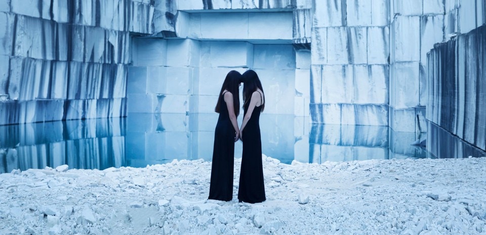 Lara Zankoul, Duality, dalla serie As Cold as a White Stone, 110 x 160 cm. Fotografia su carta di cotone da archivio, edizione di 5, 2016