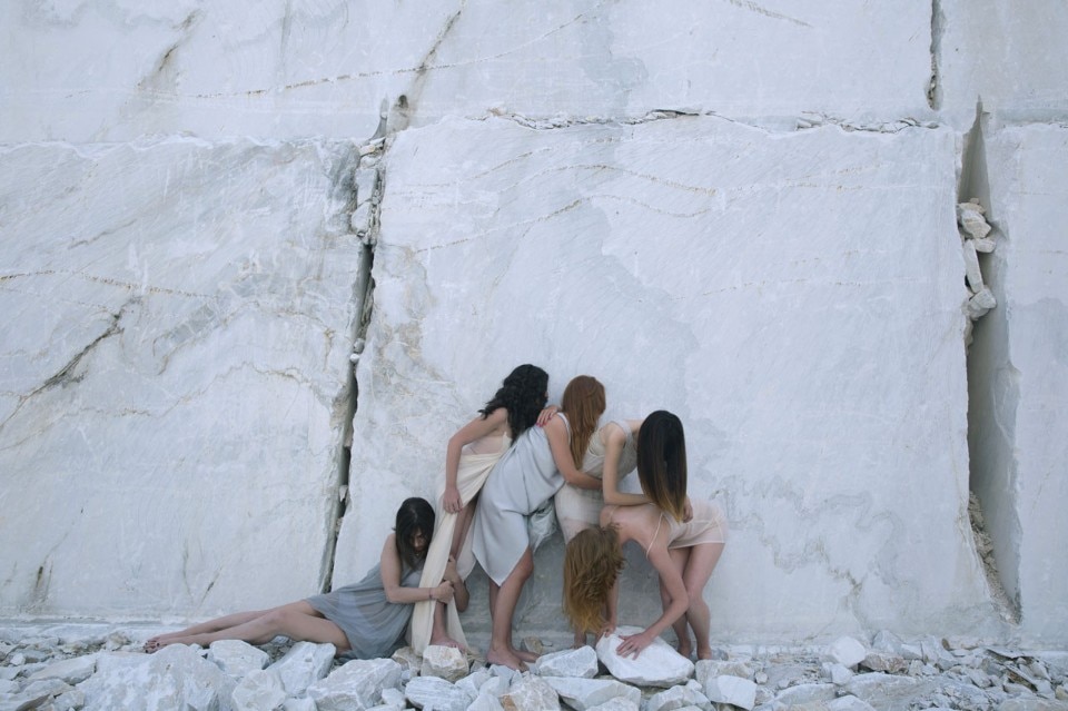 Lara Zankoul, Structure dalla serie As Cold as a White Stone, 110 x 160 cm. Fotografia su carta di cotone da archivio, edizione di 5, 2016