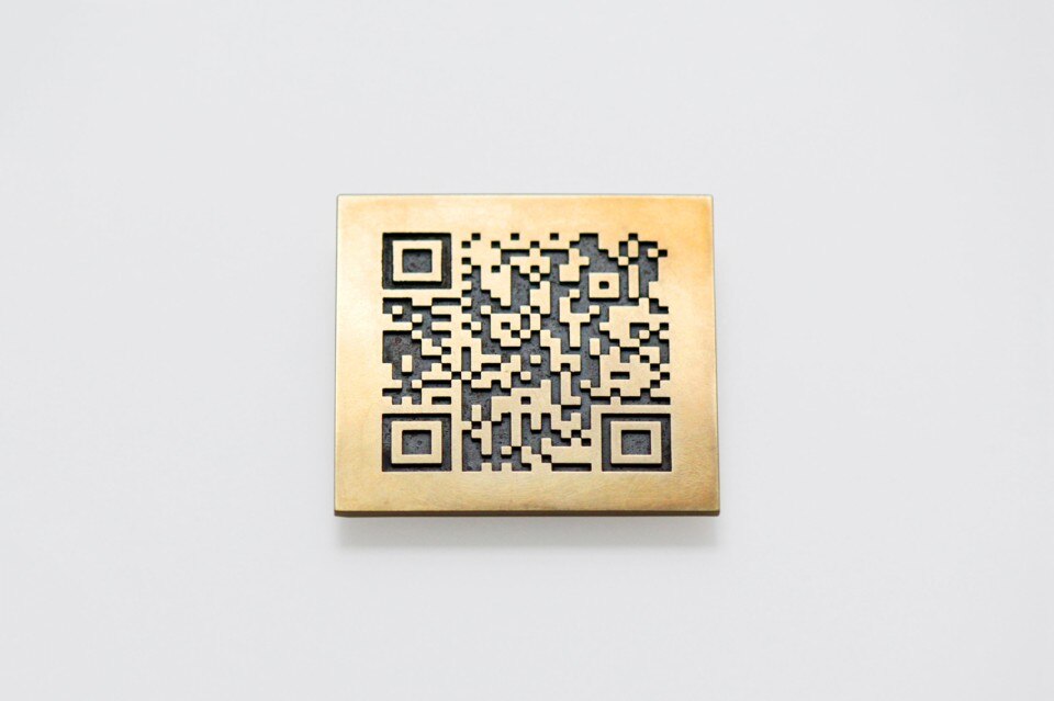 Gijs Bakker, QR Code, spilla, 2011. Oro 18ct, 5x5 cm, 37,8 gr, pezzo unico