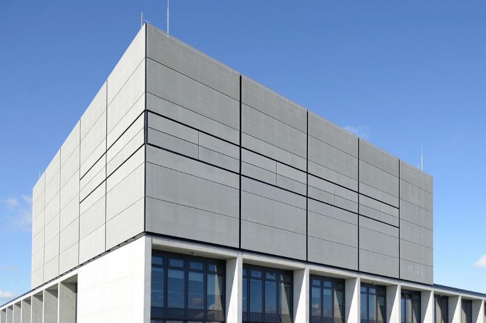 Facid, su un edificio dell'aeroporto Willy Brandt di Berlino-Brandenburgo