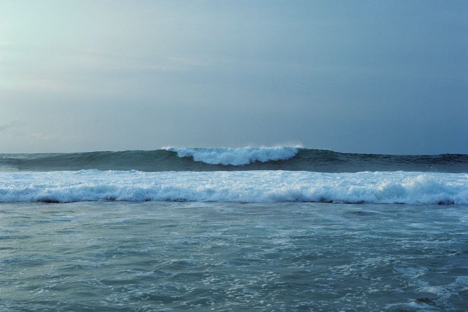 Takashi Homma, New waves, 2011, Stampa Lamda, 44x55 cm, 2011. Courtesy Taronasu Viasaterna 
