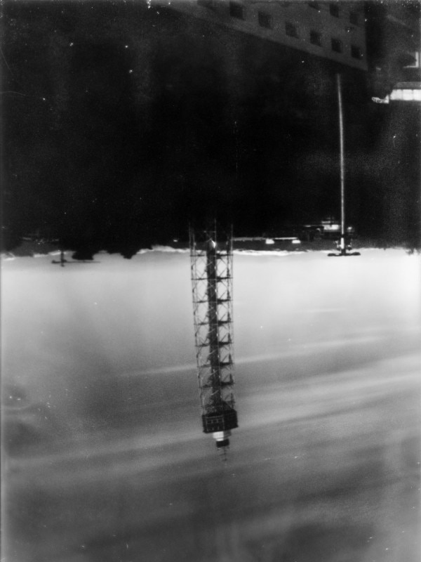Takashi Homma, Tower Branca 3, Milano, dalla serie The Narcisistic City, Stampa Lamda, cm103x72,8, 2017 ©Takashi Homma, Courtesy Viasaterna