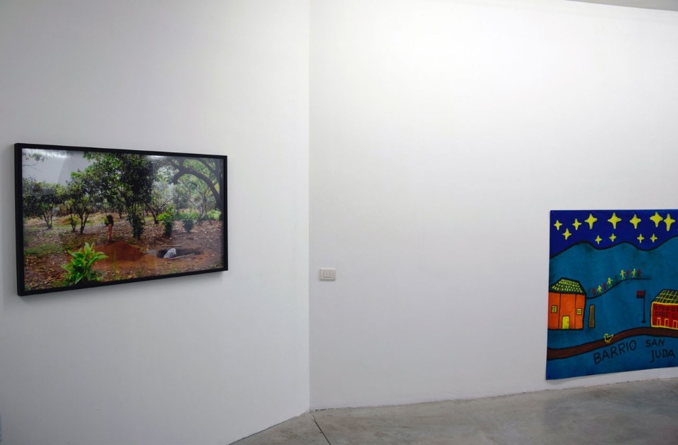 Regina José Galindo, Piero Gilardi, "Il teatro subalterno", veduta della mostra, Prometeogallery, Milano 2017