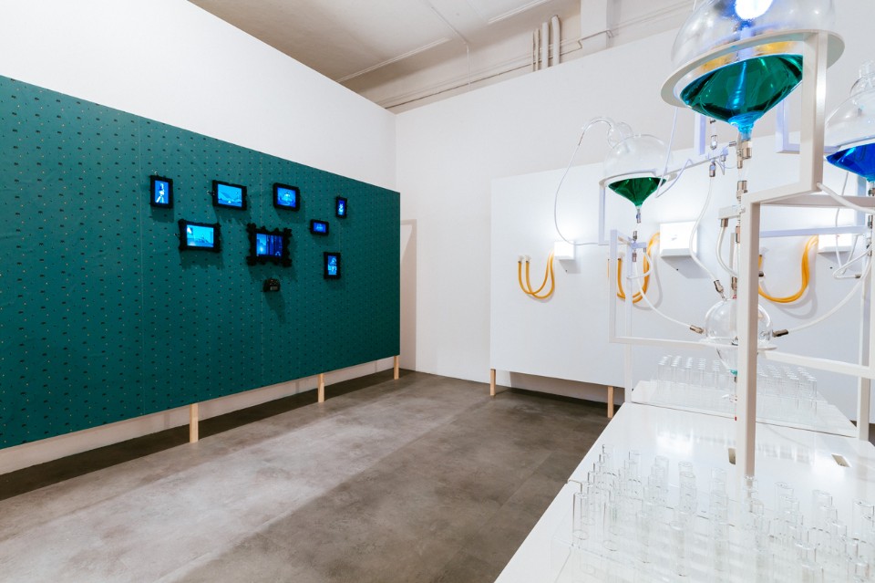 "Salone Ludico", vista della mostra, galleria Mimmo Sconcamiglio, Milano, 2017