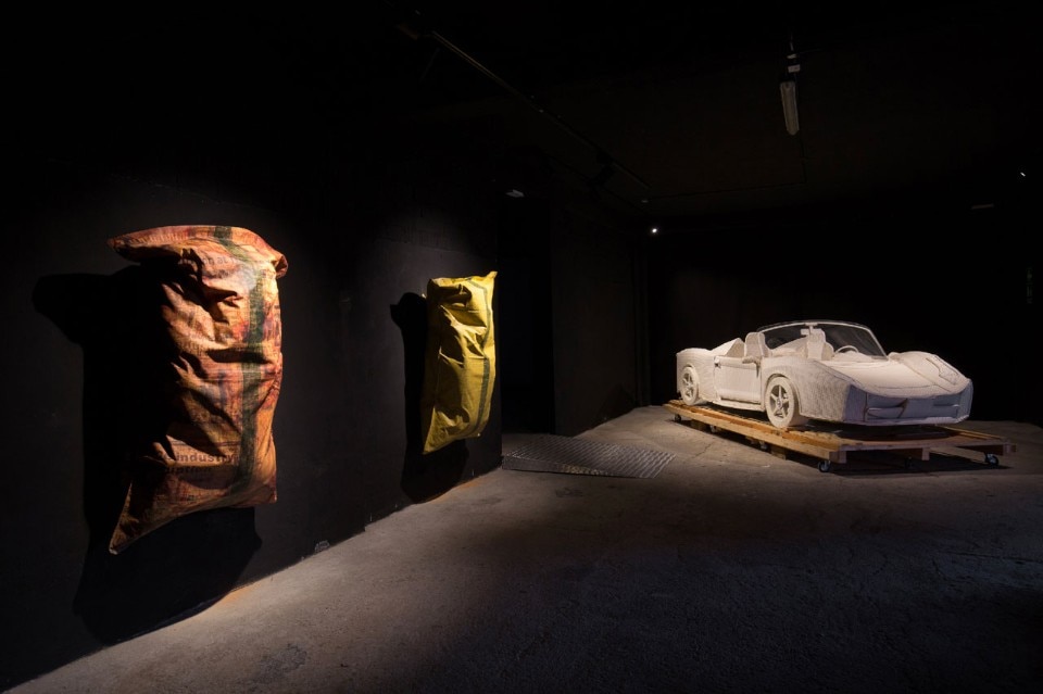 "Islands in the Stream", veduta della mostra, Magazzini dell’Arsenale, Venezia, 2017