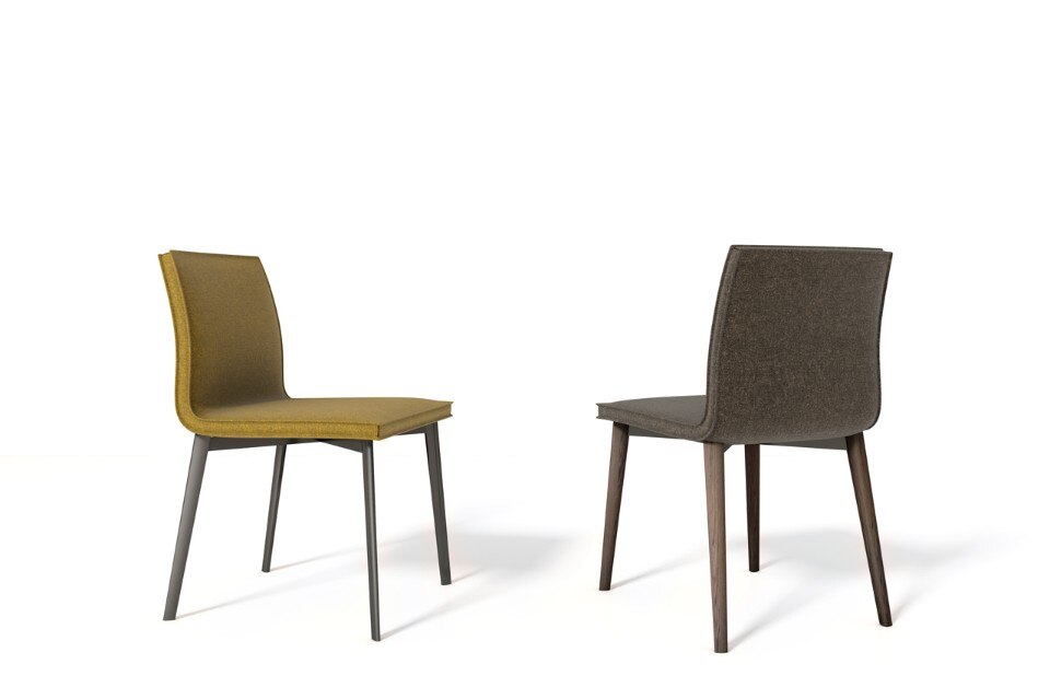 Disegnata da Gino Carollo e presentata al Salone 2017, Lias ha una base in metallo o in legno