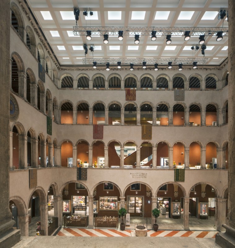 Fondaco dei Tedeschi, vista della grande corte coperta interna