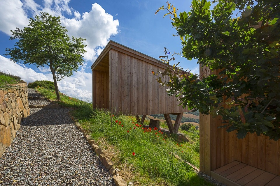 Edoardo Milesi & Arcos, Guesthouse-Hermitage: the module has been designed with most of the window area on the north/west side, so as to create diffused light