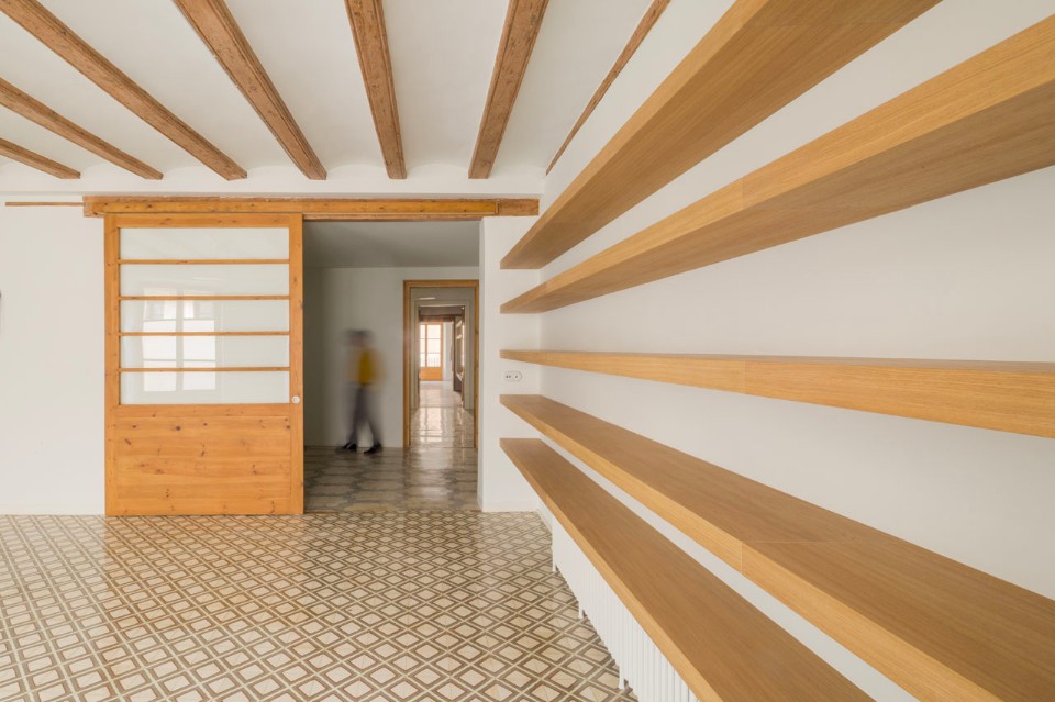Nook Architects, Appartamento-libreria, Barcellona, 2017
