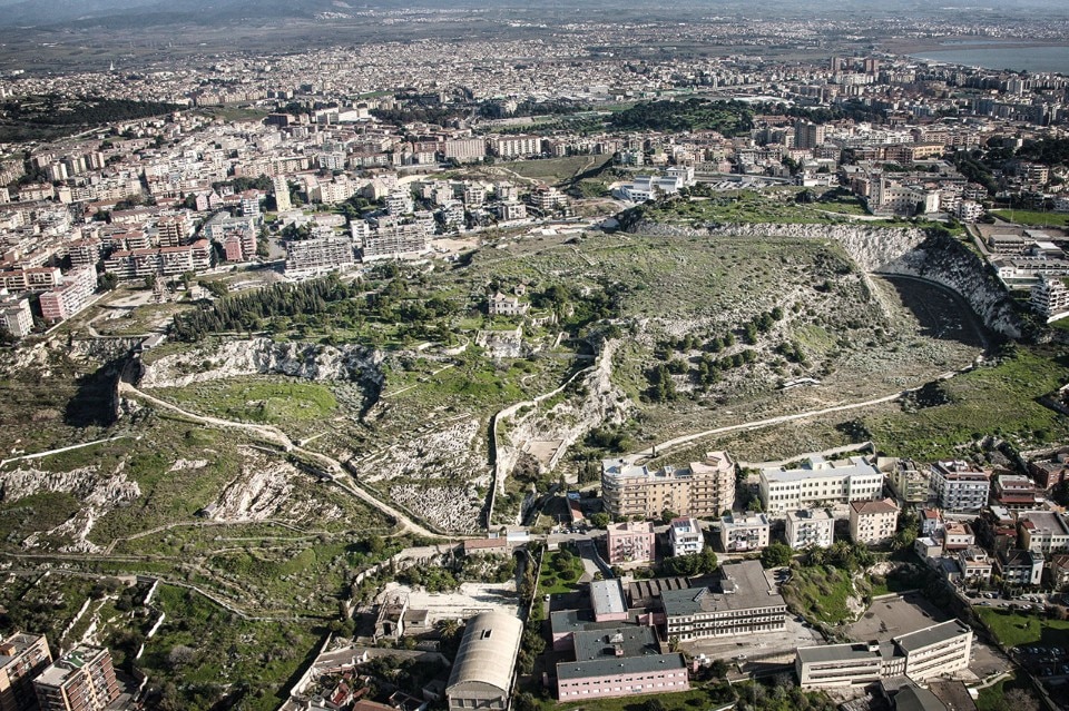 Il parco con la Necropoli di Tuvixeddu a Cagliari