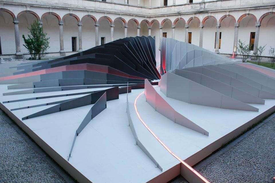 Zaha Hadid, <i>Twirl</i>, con Lea Ceramiche, luci Artemide