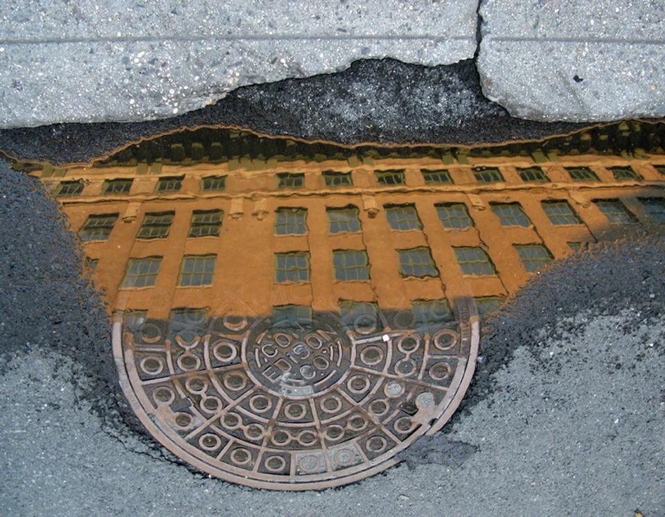 Monica Castiglion, <i>A glimpse in the puddle, Downtown New York</i>