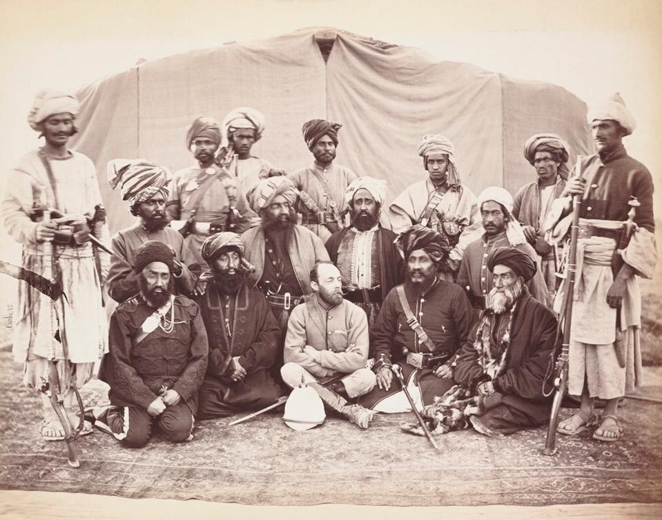 John Burke, il maggiore Cavagnari, C.S.I. e il capo Sirdars con Kunar Syud, da Burke + Norfolk.