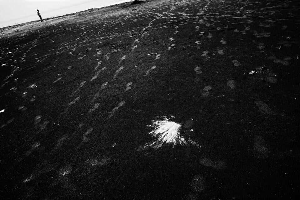 Alappuzha, Kerala, India. Il suolo di questa zona ha un'alta concentrazione di minerali. Questo materiale dilagante è oggetto di contestazione da parte degli abitanti del luogo