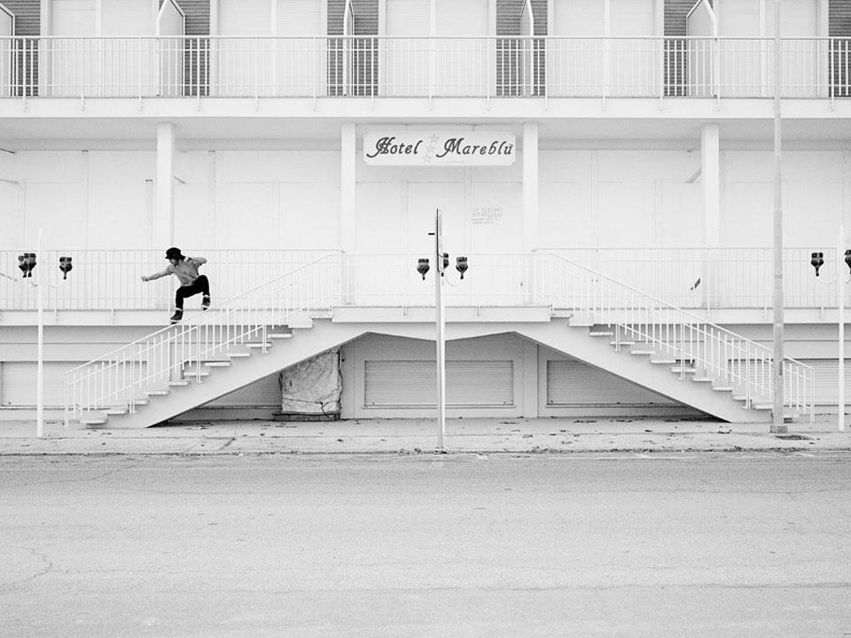 Dal <em>Blade Diary</em> del fotografo Pietro Firrincieli, la serie <em>Architecture and suspension</em> 