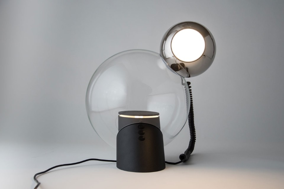 Designed in 1969, the Gravita lamp is finally on the market - Domus