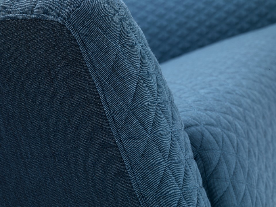 Quilted textiles cover modern seatings - Domus
