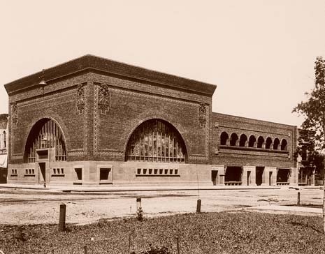 Un attimo di vita di uno spazio congelato nella foto d’epoca della National Farmer’s Bank di Owatonna, Minnesota, 1908

