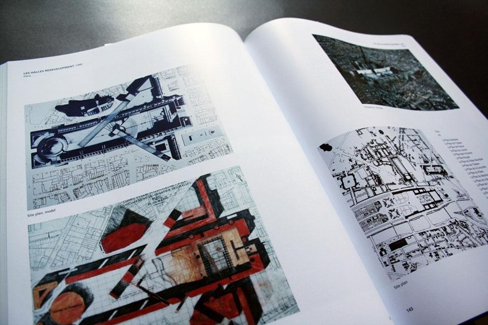 Doppie pagine da <i>Raimund Abraham. [UN]BUILT</i>. Les Halles Redevelopment, Paris, 1980 .