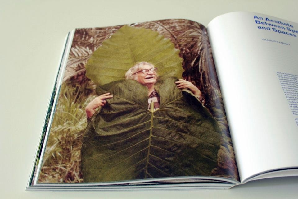 Roberto Burle Marx durante una spedizione a botanica in Ecuador, 1974. Foto di Luiz Correia de Araújo, archivio Luiz Correia de Araújo.