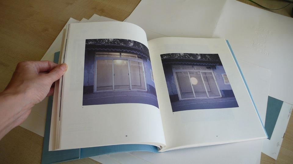 Pagine interne del libro<i> 3 Years: Arrow Factory</i>