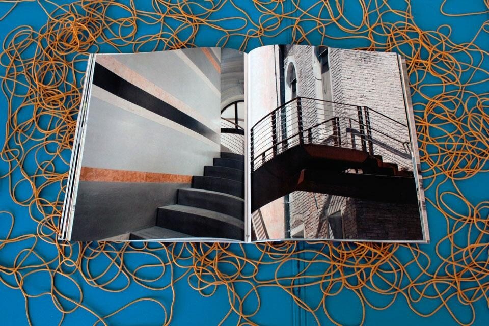 <em>Tobia Scarpa between wolves and the abyss</em>, RG Treviso, 2011. Vista pagine interne