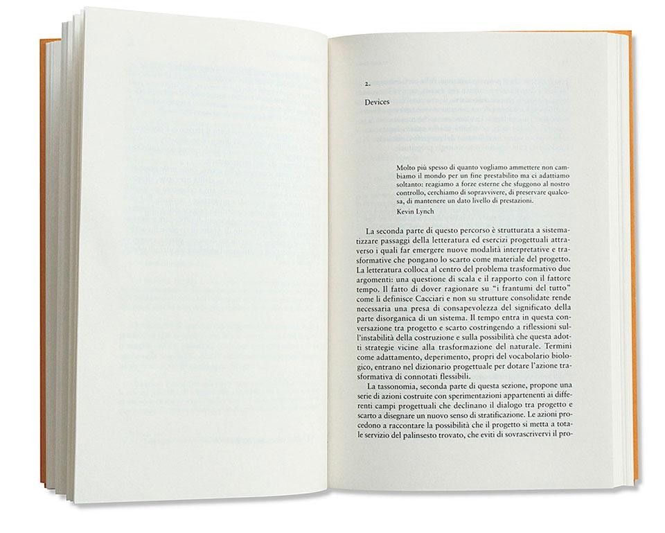 <em>Nuove terre. Architetture
e paesaggi dello scarto</em>, MCCM Creations, Quodlibet, Macerata 2010. Vista pagine interne