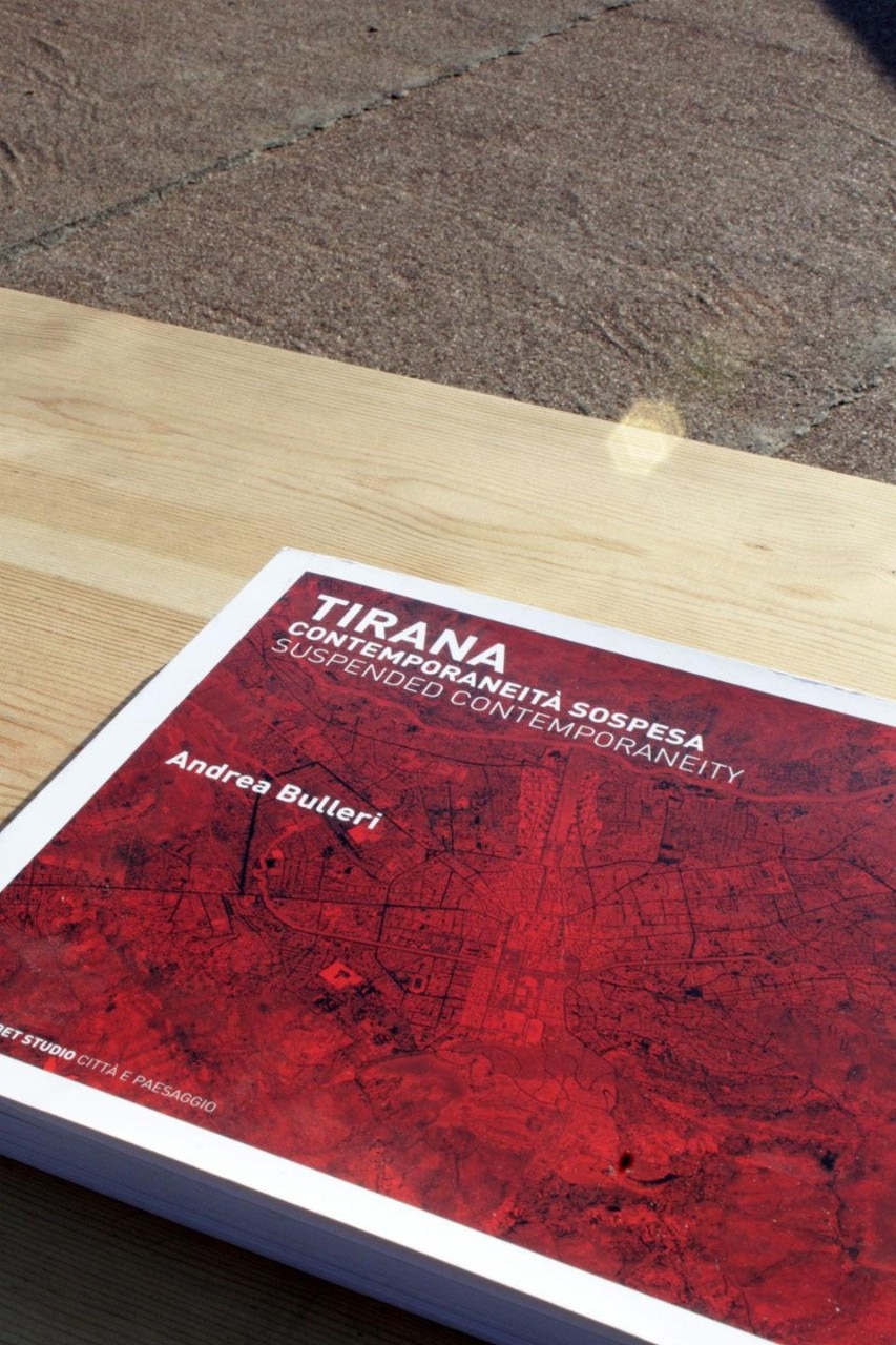 Andrea Bulleri, <em>Tirana, contemporaneità sospesa. Suspended Contemporaneity</em>, Quodlibet, 2012. Copertina
