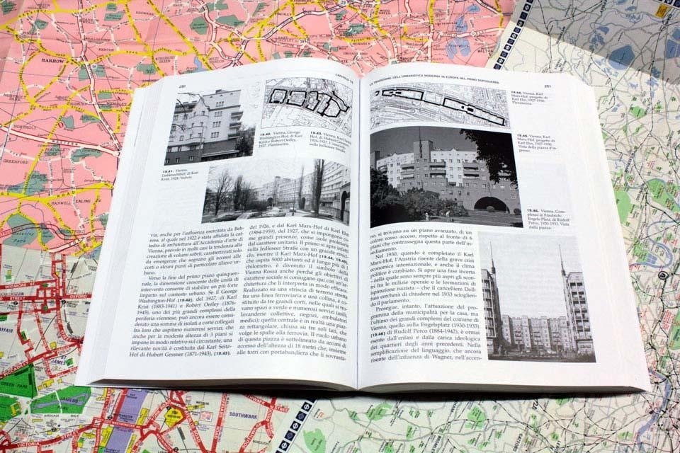 <em>Storia dell'urbanistica moderna. Dall'età della borghesia alla globalizzazione (1815-2010)</em>, Zanichelli 2012. Vista pagine interne