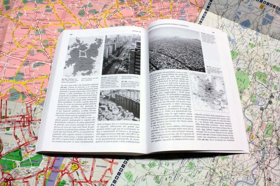 <em>Storia dell'urbanistica moderna. Dall'età della borghesia alla globalizzazione (1815-2010)</em>, Zanichelli 2012. Vista pagine interne