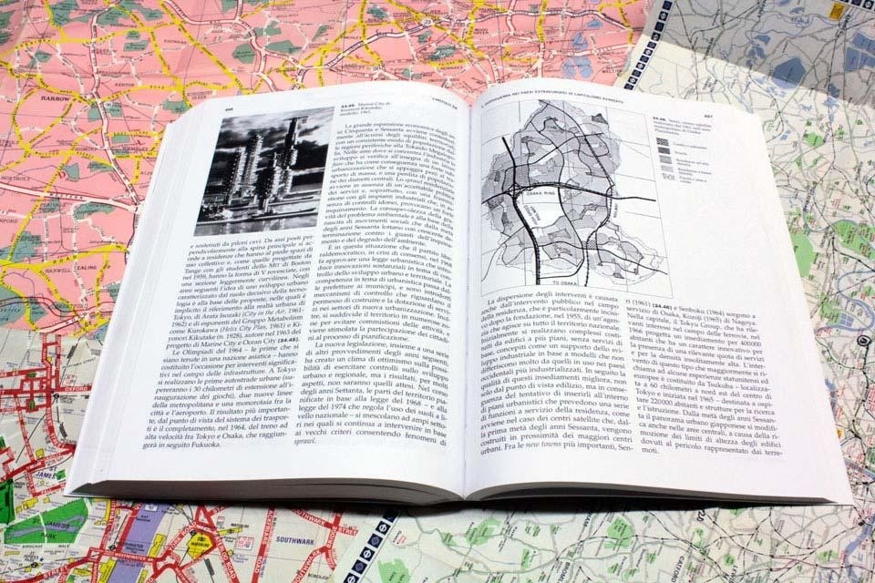 <em>Storia dell'urbanistica moderna. Dall'età della borghesia alla globalizzazione (1815-2010)</em>, Zanichelli 2012. Vista pagine interne