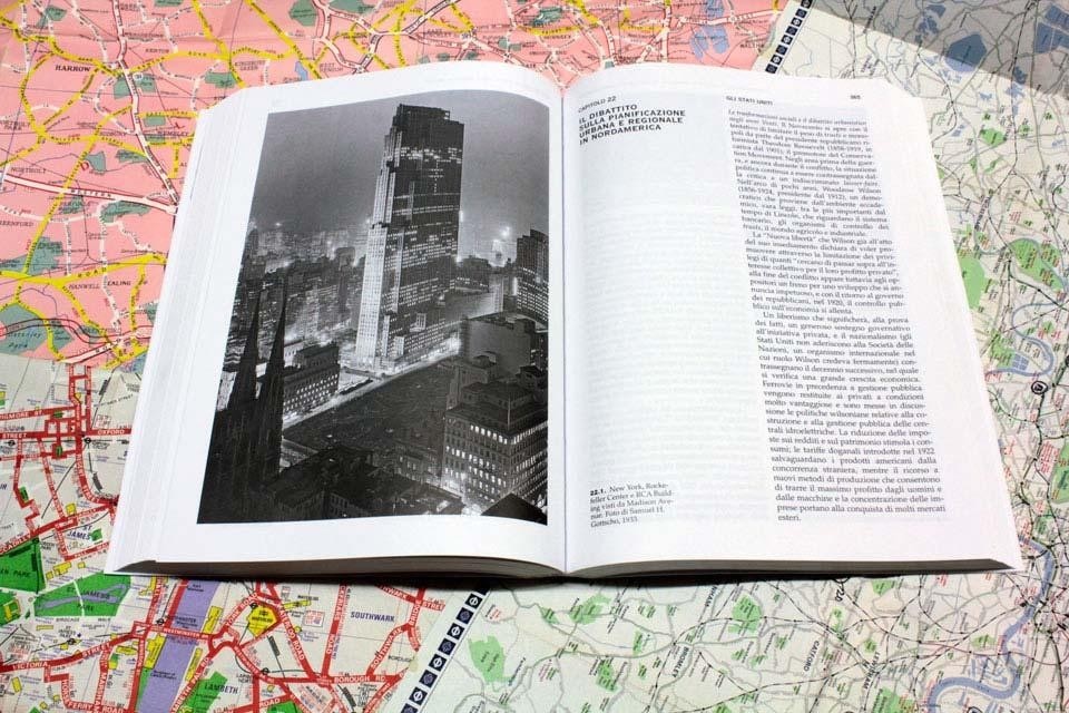 <em>Storia dell'urbanistica moderna. Dall'età della borghesia alla globalizzazione (1815-2010)</em>, Zanichelli 2012. Vista pagine interne