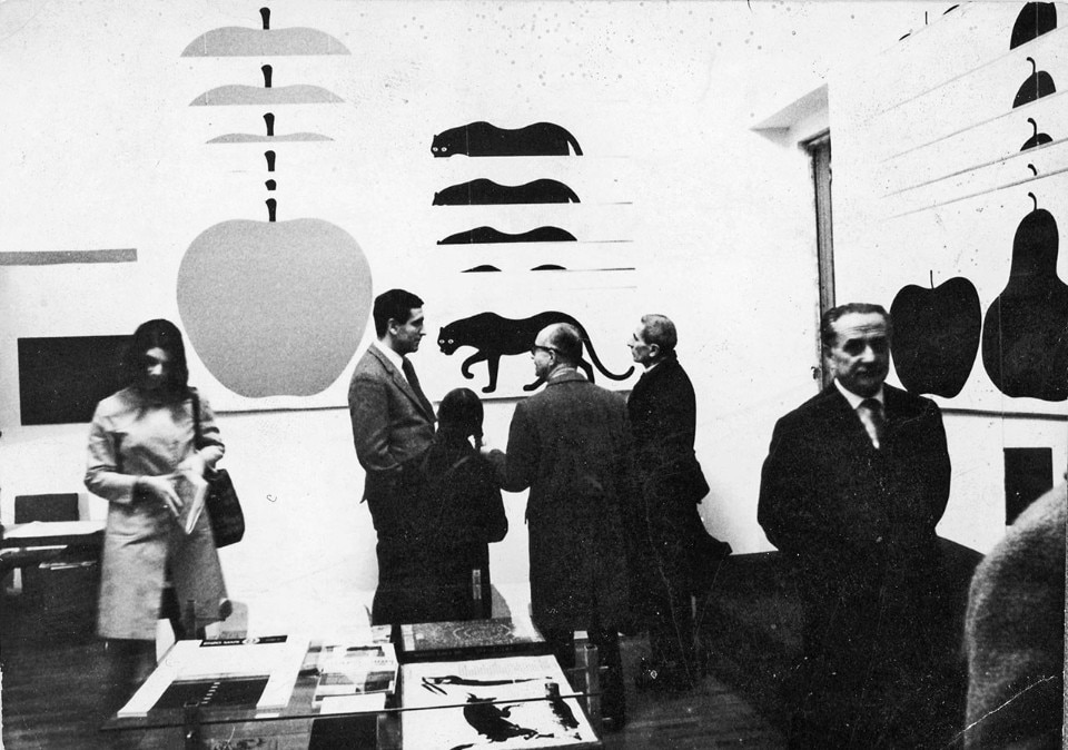 Enzo e Michele Mari allo spazio espositivo di Danese, in piazza San Fedele a Milano
