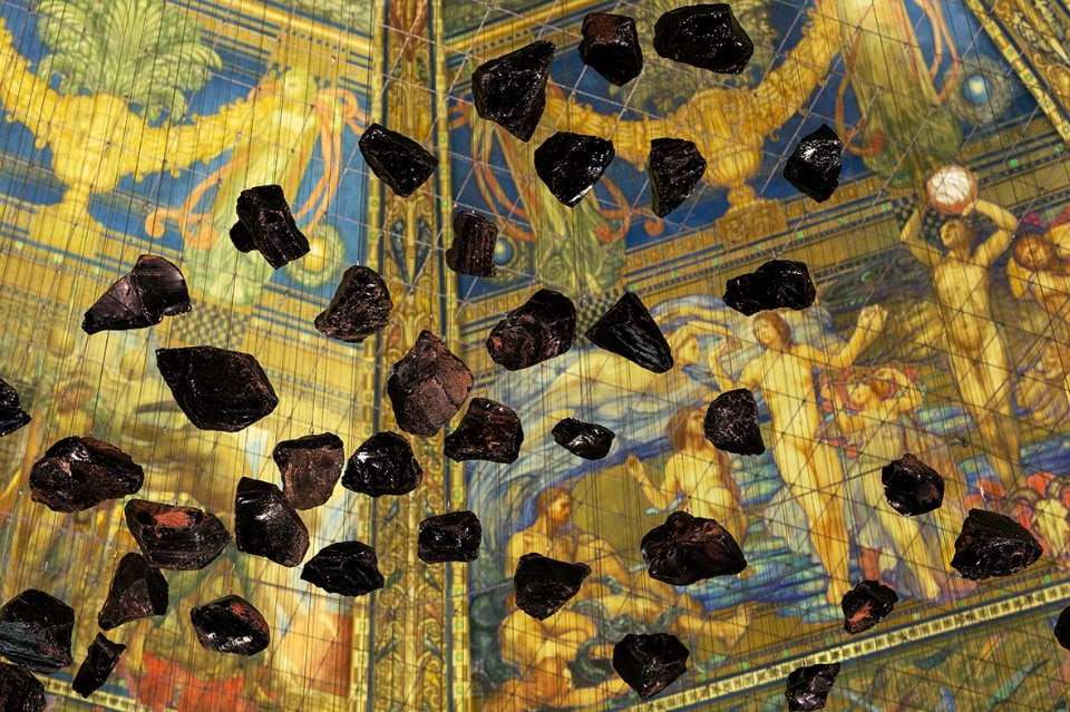 CaveBureau, The Anthropocene Museum: Exhibit 3.0 Obsidian Rain, 2017. Reproduction of a section of the Mbai cave, 1700 suspended obsidian stones. 17. International Architecture Exhibition, photo Francesco Galli, courtesy La Biennale di Venezia