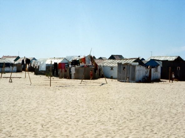 SAAL Algarve – Meia Praia Centro de Documentacao 25 de Abril (photograph by Alexandre Alves Costa, 1975)