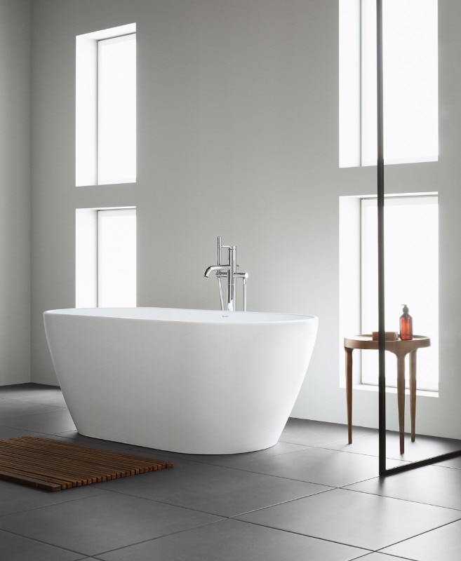 The self-standing bathtub of the D-Neo collection designed by Bertrand Lejoly for Duravit, 2021
