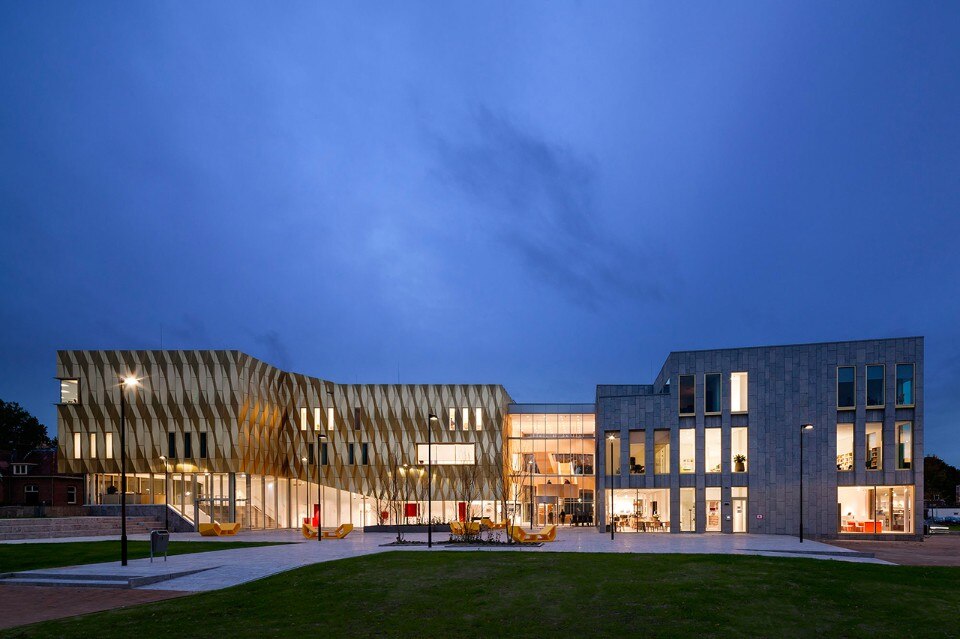 Zinder is a constantly varying golden lantern Domus