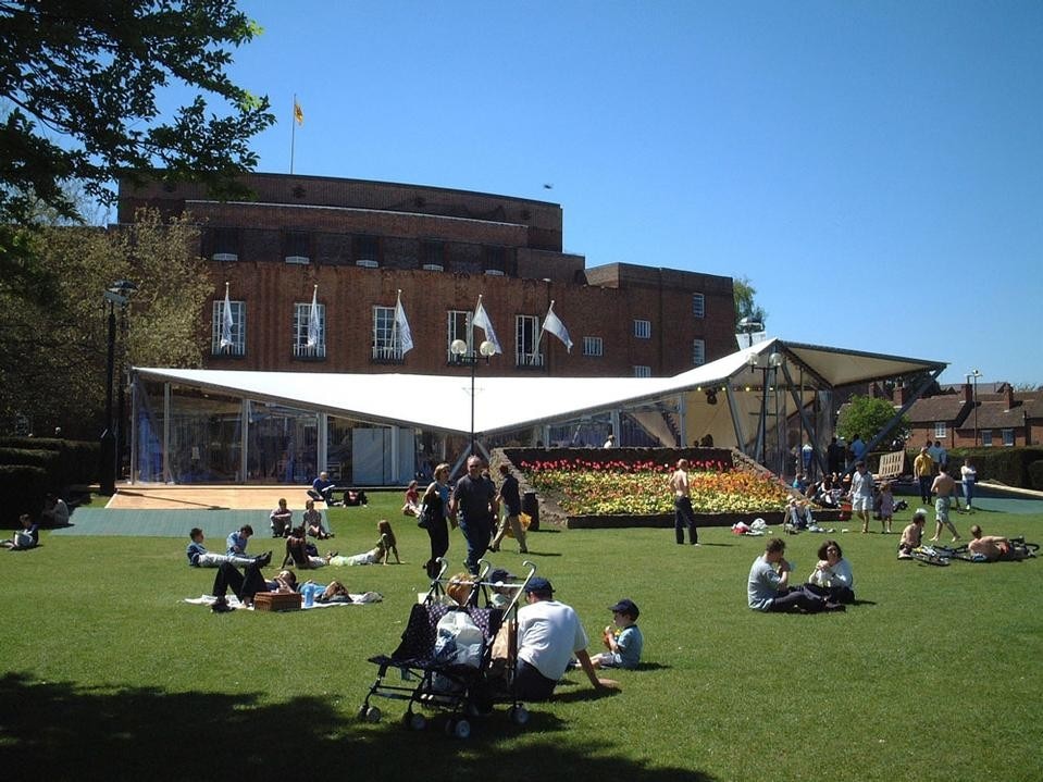 <em>Summer House</em>, Serpentine Pavilion by Zaha Hadid. Photo courtesy of Peter Bailey <em>Summer House</em>, Serpentine Pavilion by Zaha Hadid. Photo courtesy of Peter Bailey