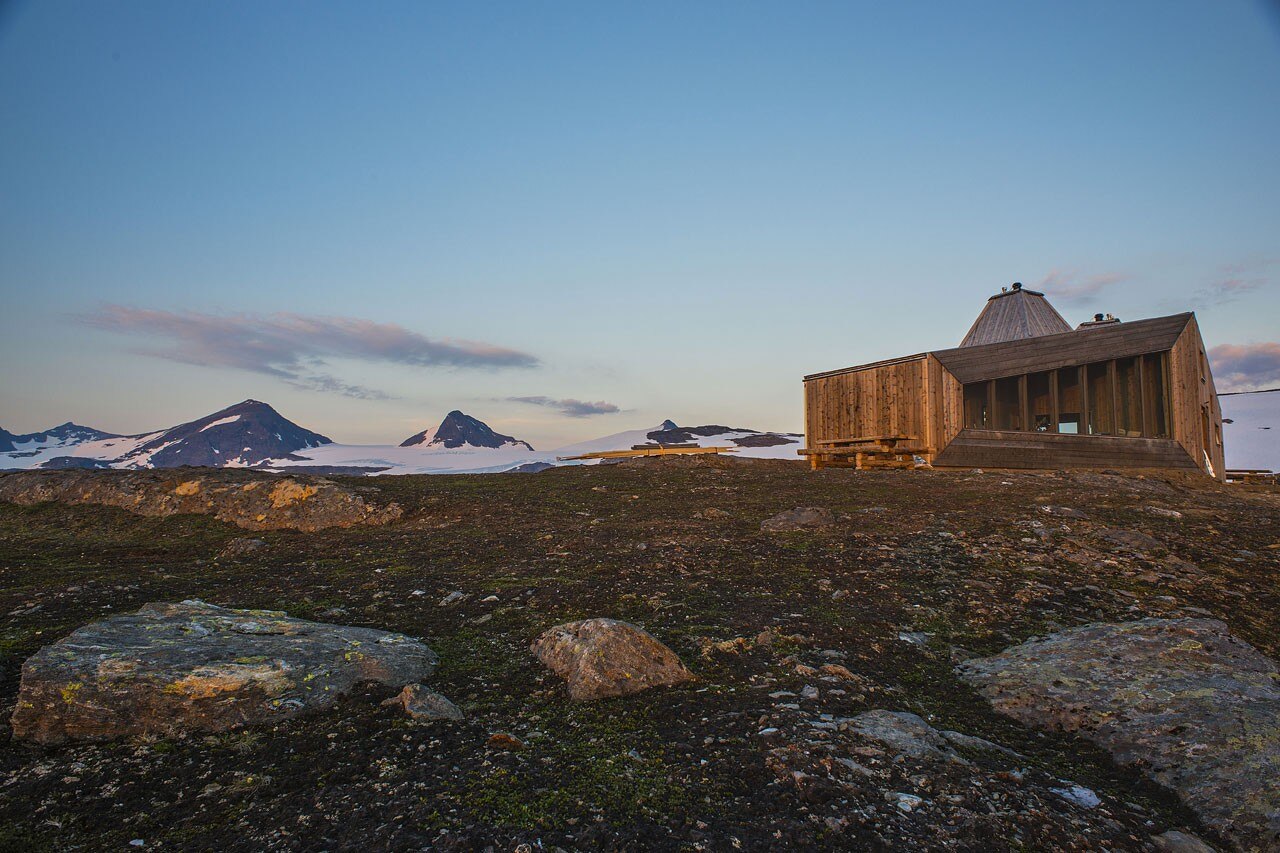 Jarmund/Vigsnaes Arkitekter, Rabot Tourist Cabin, Okstindan, Nordland, Norway. Photo © Jan Inge Larsen Jarmund/Vigsnaes Arkitekter, Rabot Tourist Cabin, Okstindan, Nordland, Norway. Photo © Jan Inge Larsen