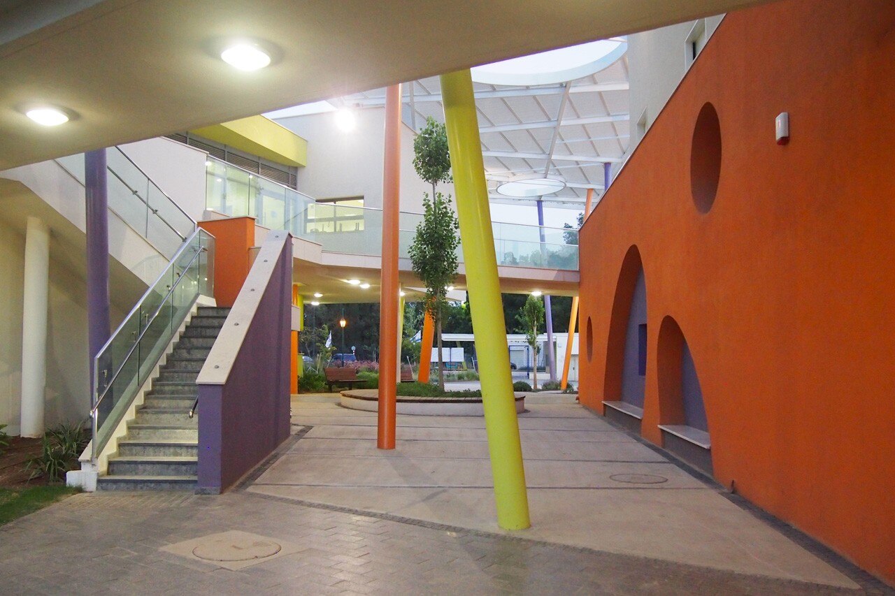 Knafo Klimor Architects, Rakafot School, Kiryat Bialik, Israel. Photo © Knafo Klimor Architects Knafo Klimor Architects, Rakafot School, Kiryat Bialik, Israel. Photo © Knafo Klimor Architects