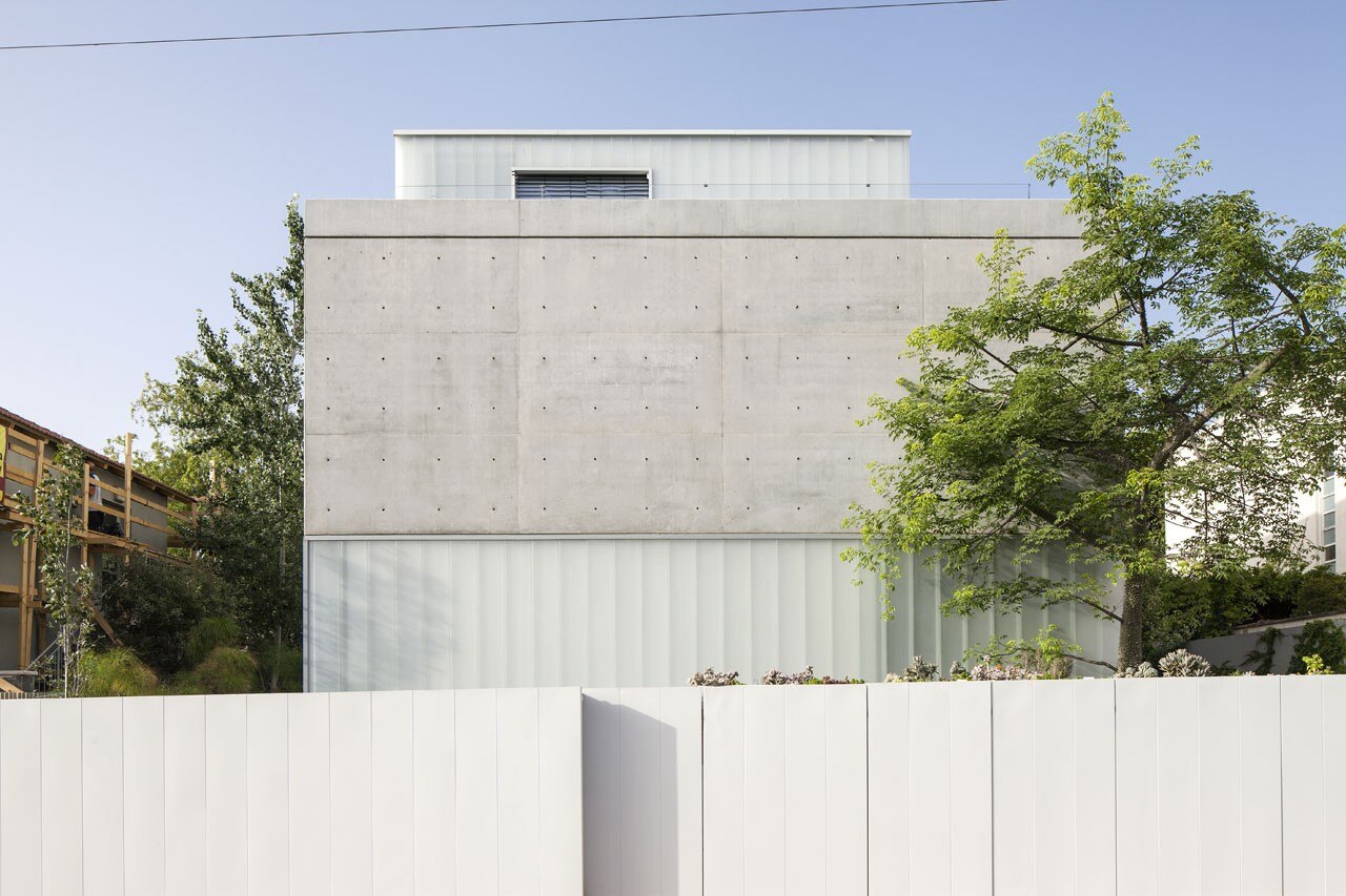 Pitsou Kedem Architects, A concrete cut, Ramat Gan, Israel Pitsou Kedem Architects, A concrete cut, Ramat Gan, Israel