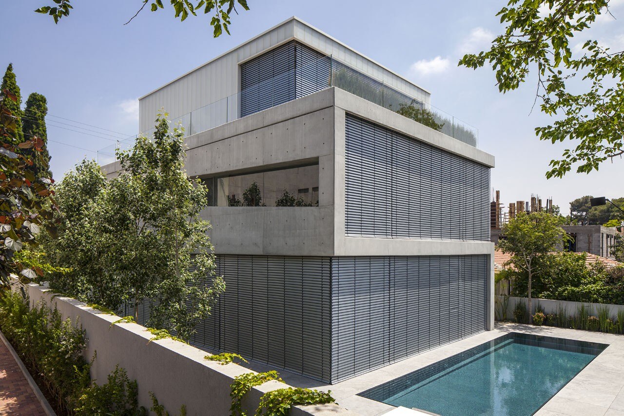 Pitsou Kedem Architects, A concrete cut, Ramat Gan, Israel Pitsou Kedem Architects, A concrete cut, Ramat Gan, Israel