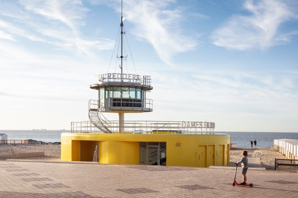 Knokke, a flamboyant pavilion watches over the beach