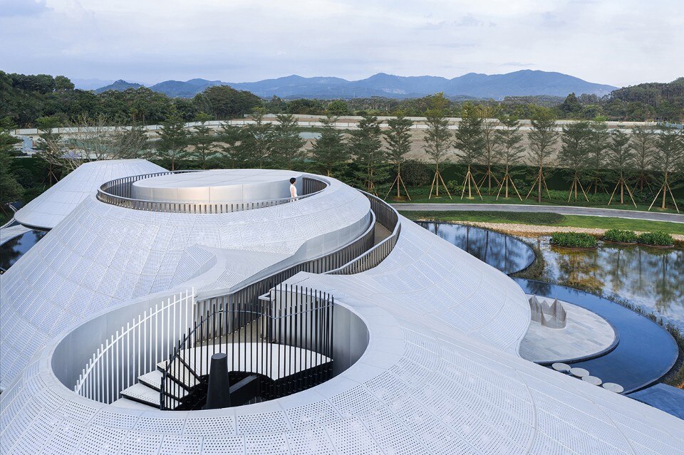An exhibition space in China is modeled as an aluminum mountain