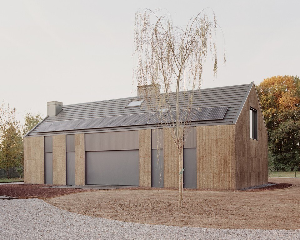 Sustainability and ornament: a house in Italy is clad in 3D pantographed cork